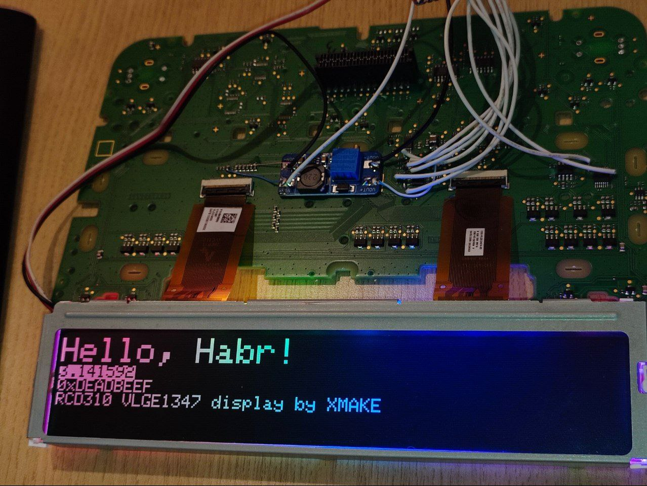 Первый запуск без оригинальной платы магнитолы. На подсветке - тестовый "радужный" градиент.