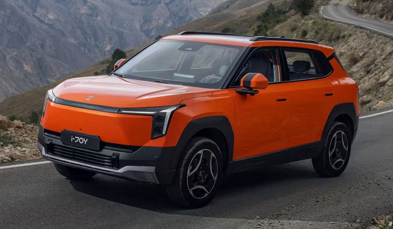 Популярный электрический кроссовер Evolute i-Joy подорожал в России: теперь от 1,85 млн рублей (с учетом госсубсидии) - 1 Популярный электрический кроссовер Evolute i-Joy подорожал в России: теперь от 1,85 млн рублей (с учетом госсубсидии)