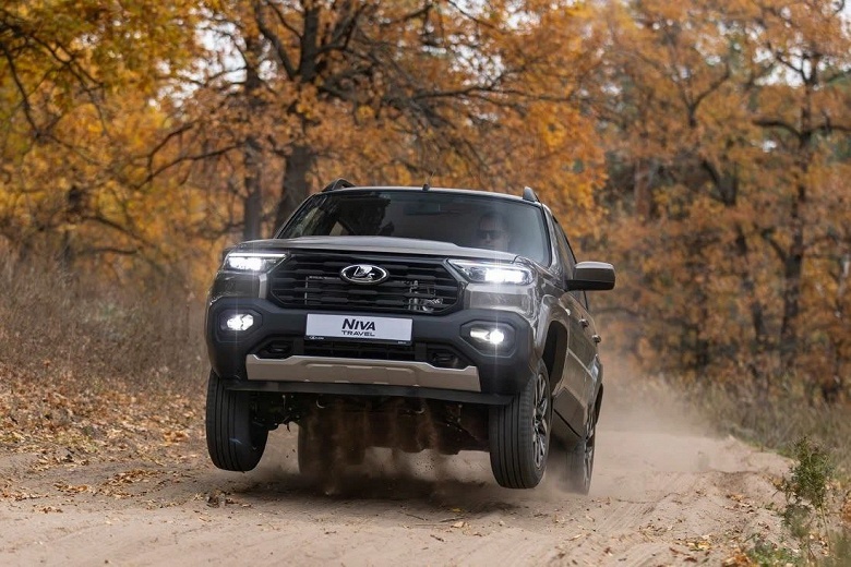 Спрос очень высокий, до весны ситуация лучше не станет. Россияне быстро скупают топовые Lada Vesta SW Cross и Niva Travel - 2 Спрос очень высокий, до весны ситуация лучше не станет. Россияне быстро скупают топовые Lada Vesta SW Cross и Niva Travel