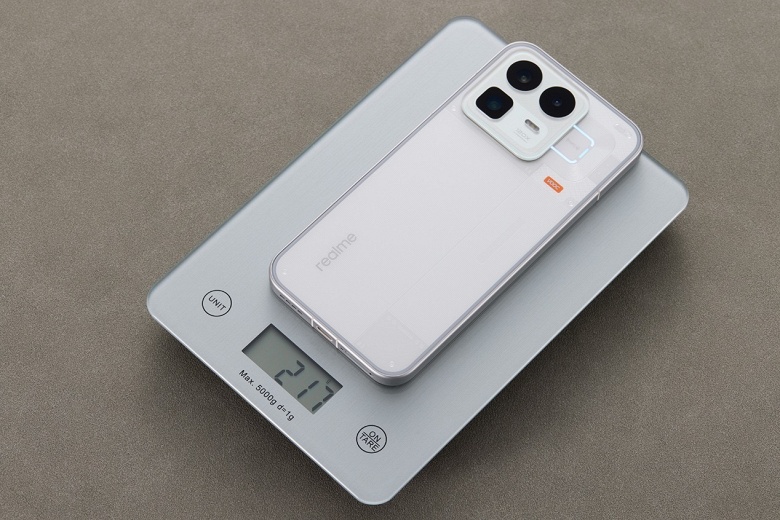 8000 мАч и 80 Вт, 165-герцевый экран от Samsung, 120-кратный зум и защита IP69. Realme Neo 8 показали на качественных фото за пять дней до премьеры