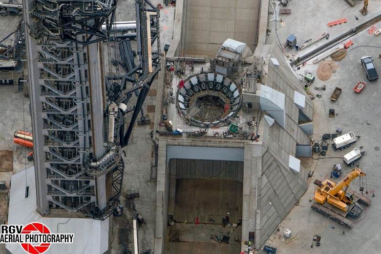 Отсюда ракеты Starship должны запускать на Луну и Марс: появились качественные фото нового стартового стола и башни Mechazilla на космодроме Starbase