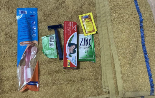 Выдали набор в афганском отеле