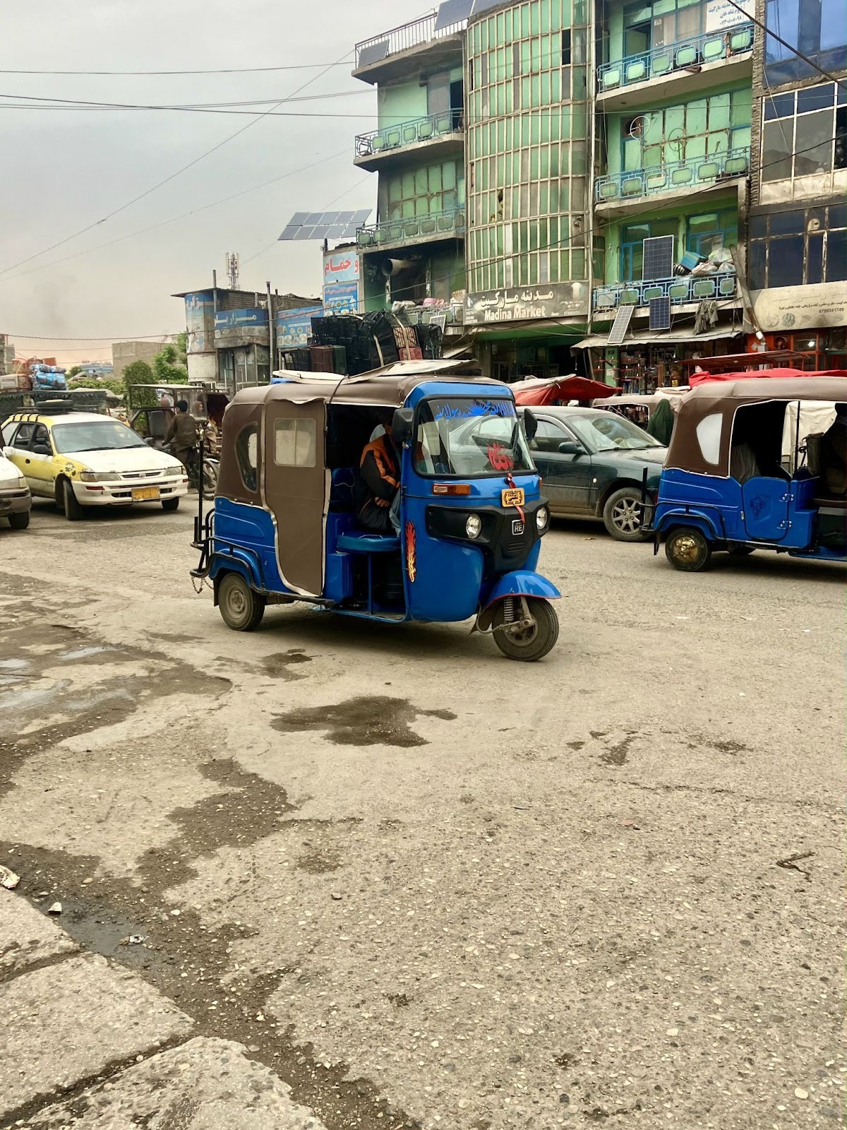 Тук-тук на улицах Мазари-Шариф