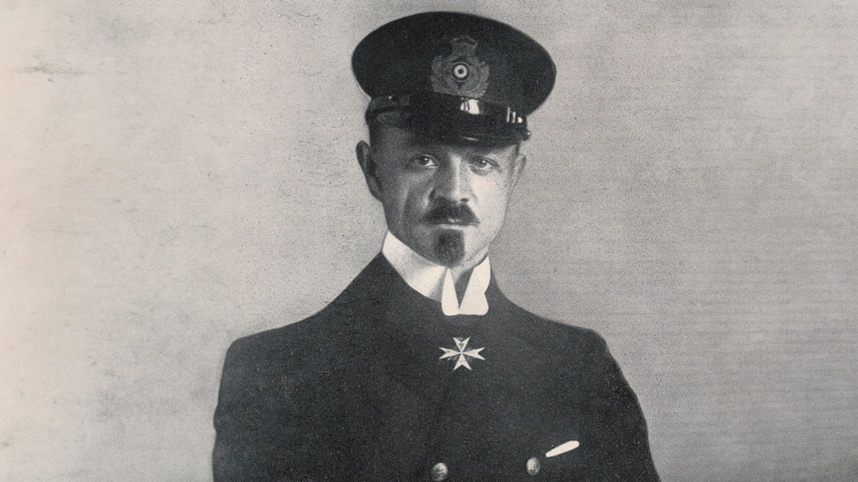 «В наши дни не существует такого понятия, как мирный житель, современная война — это тотальная война» — Петер Штрассер, идеолог и практик бомбардировок городов с цеппелинов (когда рейды на Лондон станут систематическими, он будет лично появляться в британском небе почти каждый месяц)