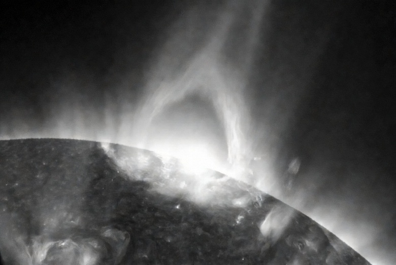 Пристегнуть ремни: уровень опасности для спутников превышен в 200 раз, такого мощного выброса плазмы не было уже 10 лет