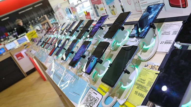Россияне покупают смартфоны Xiaomi, Samsung, iPhone и другие, но рынок в 2025 году заметно сократился
