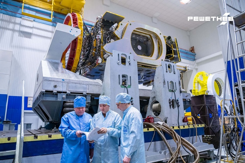 Новый спутник связи &laquo;Экспресс-АМУ&raquo; проходит механические испытания