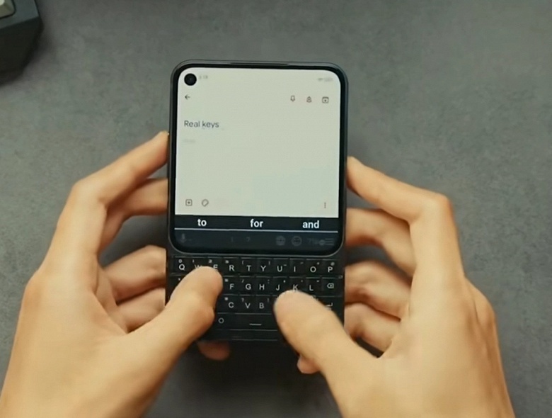 Почти квадратный экран и физическая клавиатура. Представлен Unihertz Titan 2 Elite