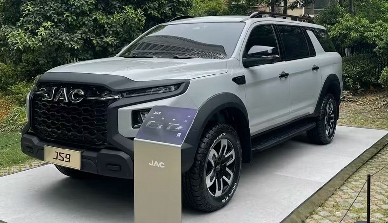 В России появится большой рамный внедорожник, построенный на базе популярного пикапа JAC T9: продажи JAC JS9 стартуют в 2026 году - 1 В России появится большой рамный внедорожник, построенный на базе популярного пикапа JAC T9: продажи JAC JS9 стартуют в 2026 году