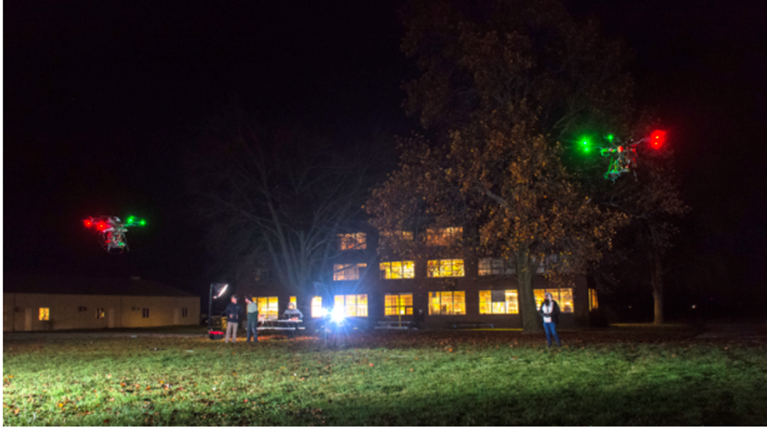 Рисунок 2. Экспериментальная конфигурация «дрон–дрон»: оба узла квантовой связи находятся в воздухе и удерживают оптический канал при постоянных вибрациях платформ.