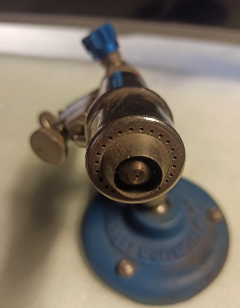 Фото 1.24. Ещё одно характерное отличие у заграничных коллег — дополнительный наружный кислород подавался не через кольцевое сопло, а через ряд отверстий