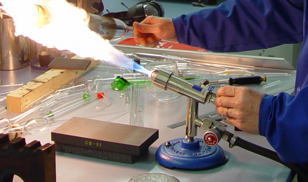 Фото 1.25. Современная тюрингенская горелка от Arnold, разогрев крупной работы в большом мягком пламени