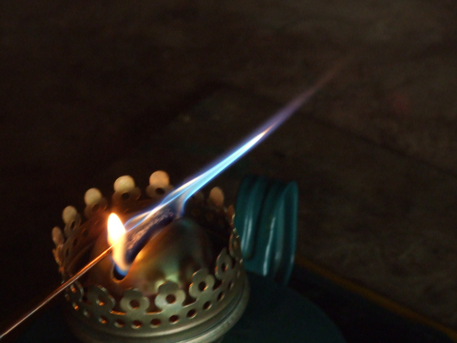 Фото 1.2. Примерно так могло выглядеть пламя февки на основе керосиновой лампы [1]