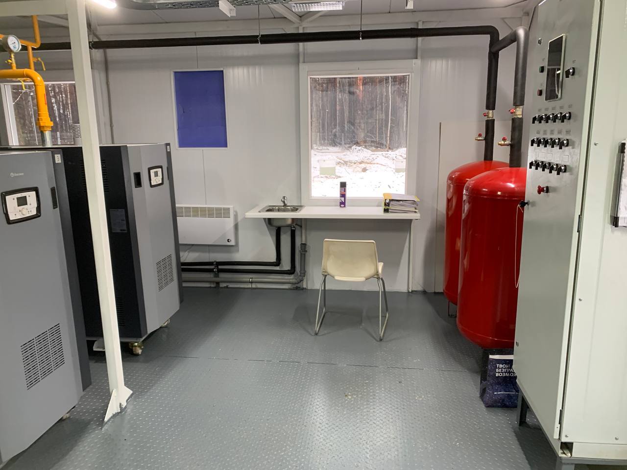 Это фото меня умилило: компания реально заботится об удобстве сервисных инженеров