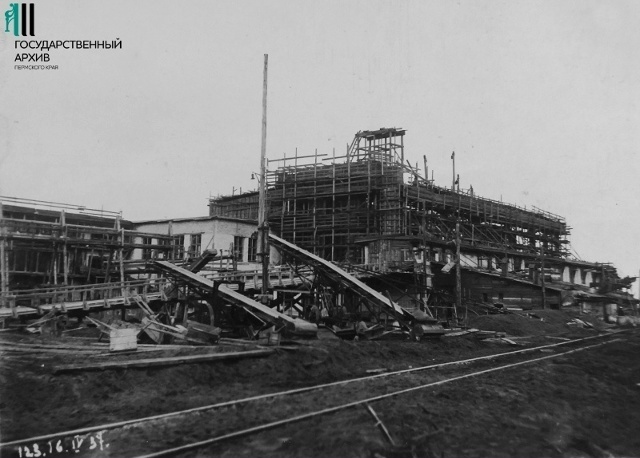 Стройка в 1937 г. — незадолго до того, как встать на паузу Стройка в 1937 г. — незадолго до того, как встать на паузу