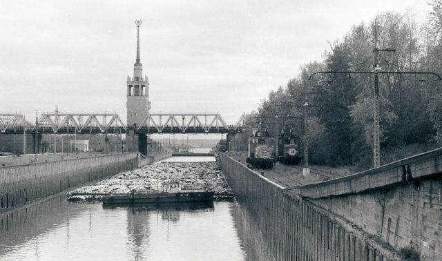 От вида рамп любому железнодорожнику (кроме «бурлаковожатых») поплохеет. Источник