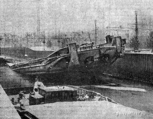 Один из обитателей pastvu вспоминал, как будучи пацаном, таскал с матерью с места аварии рассыпанные минеральные удобрения