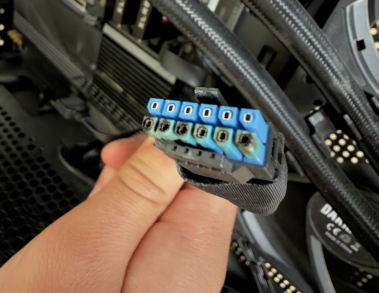 Не только GeForce RTX 5090 и RTX 5080 горят и плавятся: зафиксирован новый случай оплавления разъема Radeon RX 9070 XT - 1 Не только GeForce RTX 5090 и RTX 5080 горят и плавятся: зафиксирован новый случай оплавления разъема Radeon RX 9070 XT