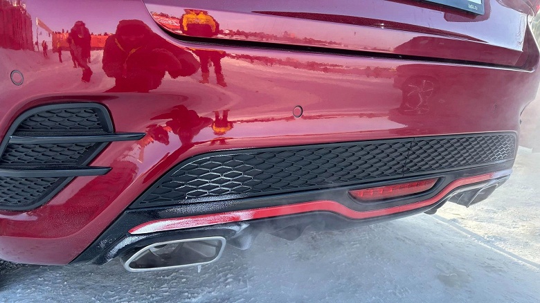 Разгон до 100 км/ч за 10 секунд, клиренс 158 мм, спортивные кресла и черный потолок: подробности о новой Lada Vesta Sport