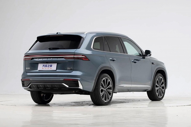 Обновлённый китайский Geely Monjaro 2026 появился в России и оказался дешевле &laquo;официального&raquo;: цены стартуют от 3,95 млн рублей