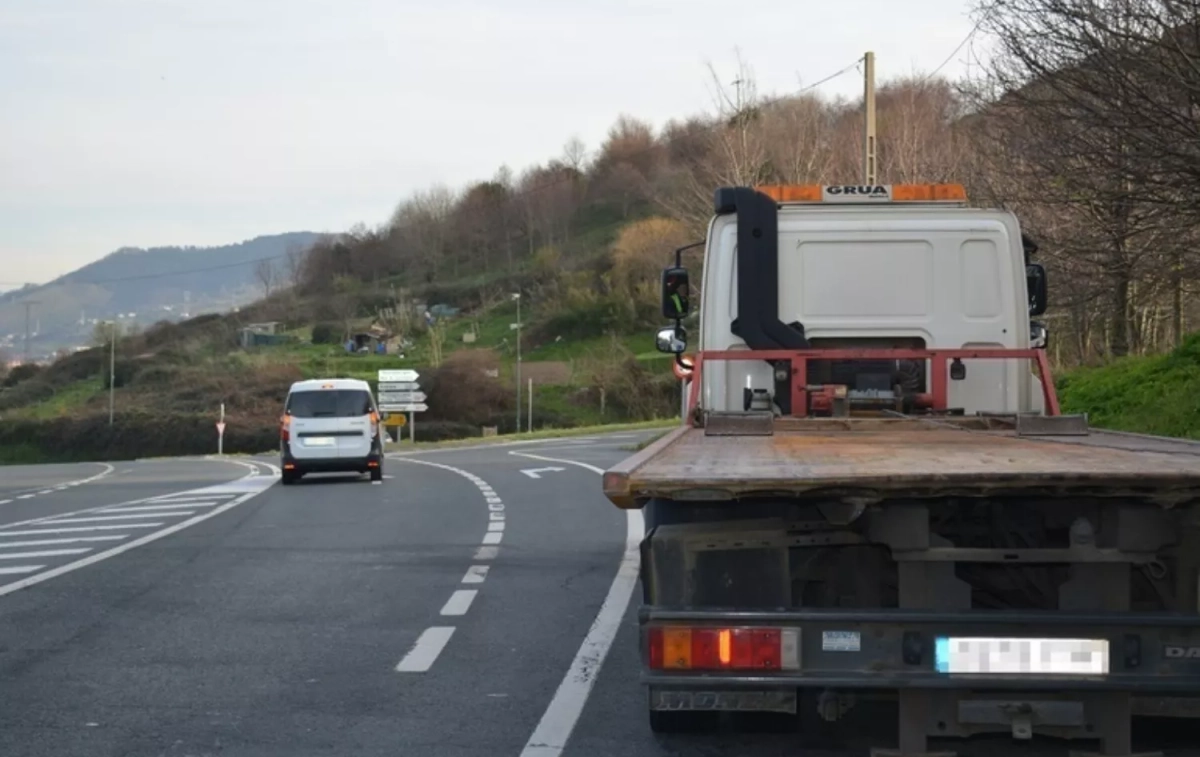 Как в Испании заменили знаки аварии на маячки с доступом в сеть и как по ним стали приезжать грабители, а не копы - 4 Как в Испании заменили знаки аварии на маячки с доступом в сеть и как по ним стали приезжать грабители, а не копы - 4