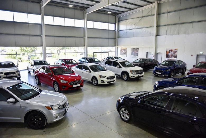 Россияне массово ушли на &laquo;вторичку&raquo;: рынок подержанных авто установил рекорд за всю историю наблюдений