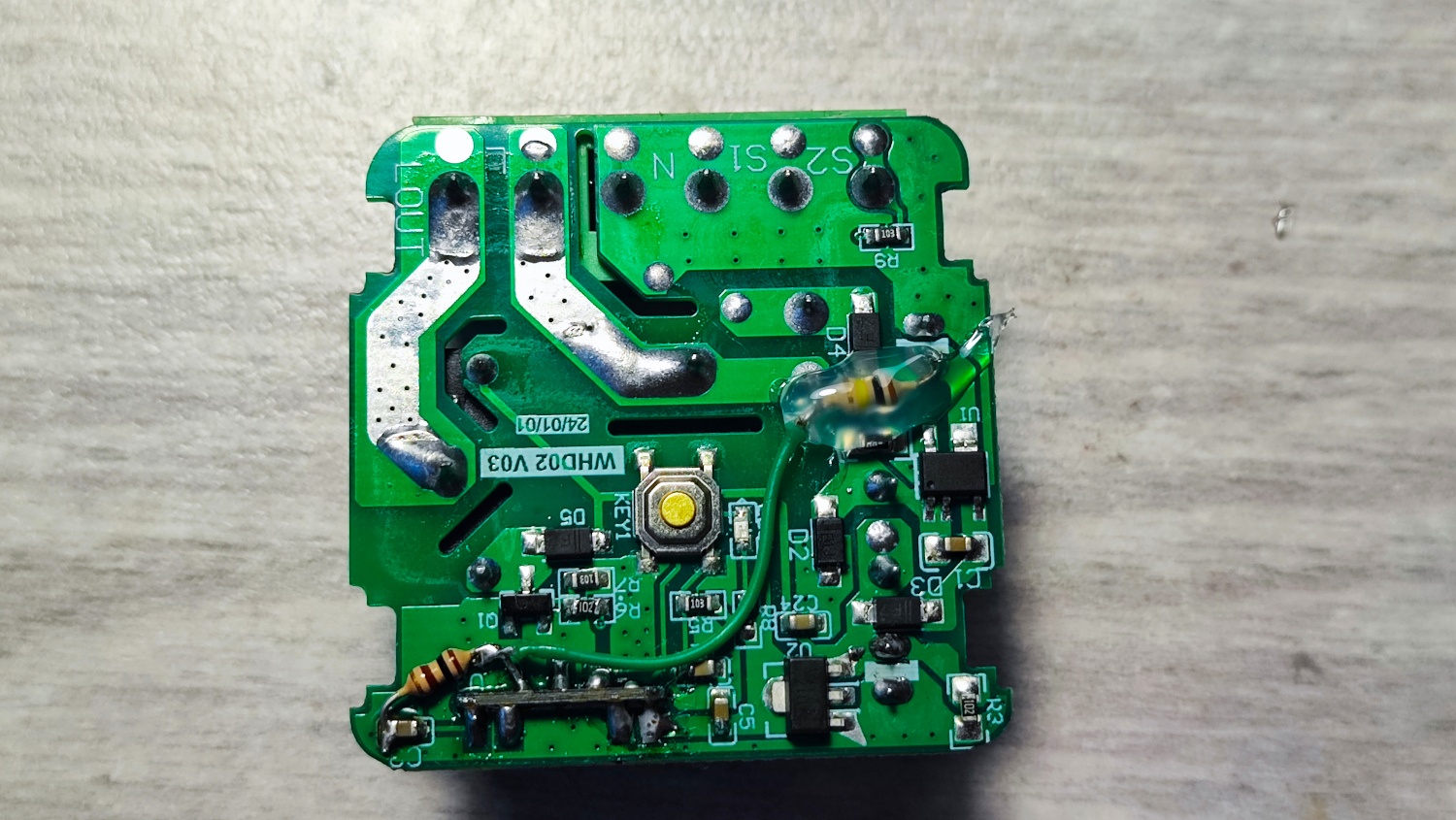 Размещение на плате резисторного делителя напряжения