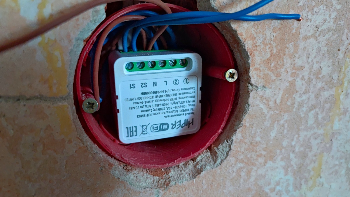 Установка модуля в монтажную коробку