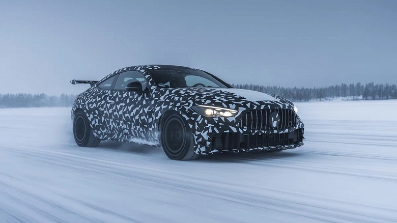 Mercedes-AMG с совершенно новым V8 показали вживую