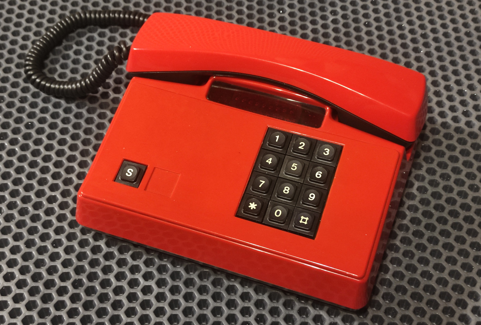 Классический вариант телефона с АОН из начала 1990-х, из личной коллекции