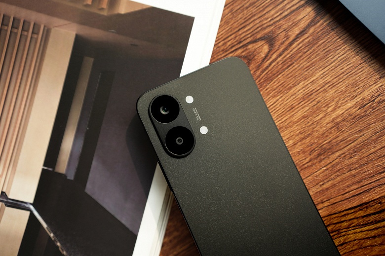 9000 мАч, 100 Вт, SoС Dimensity 9500s, IP69 и не совсем флагманская камера. Redmi Turbo 5 Max показали вживую сразу после презентации