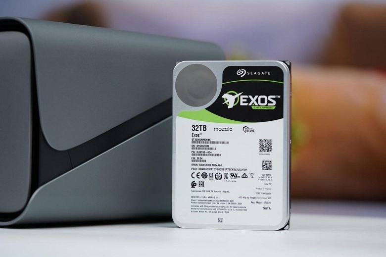 32 ТБ, 7200 об мин, 285 МБ с и всего 9,5 Вт под нагрузкой. Новейший накопитель Seagate Exos показали вживую - 2 32 ТБ, 7200 об/мин, 285 МБ/с и всего 9,5 Вт под нагрузкой. Новейший накопитель Seagate Exos показали вживую