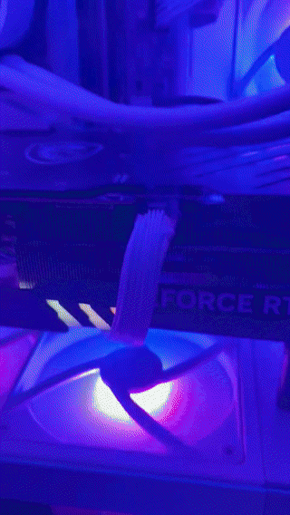 GeForce RTX 4090 с дымком: девушка засняла, как её MSI RTX 4090 Gaming Trio начала гореть прямо во время игры