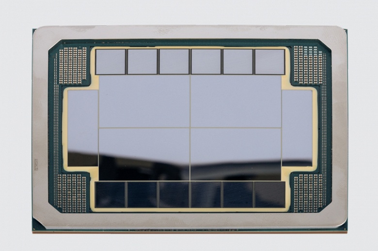 Intel показала, насколько огромные и сложные чипы может создавать уже сейчас. Демо-образец имеет шесть чиплетов и 12 стеков HBM4
