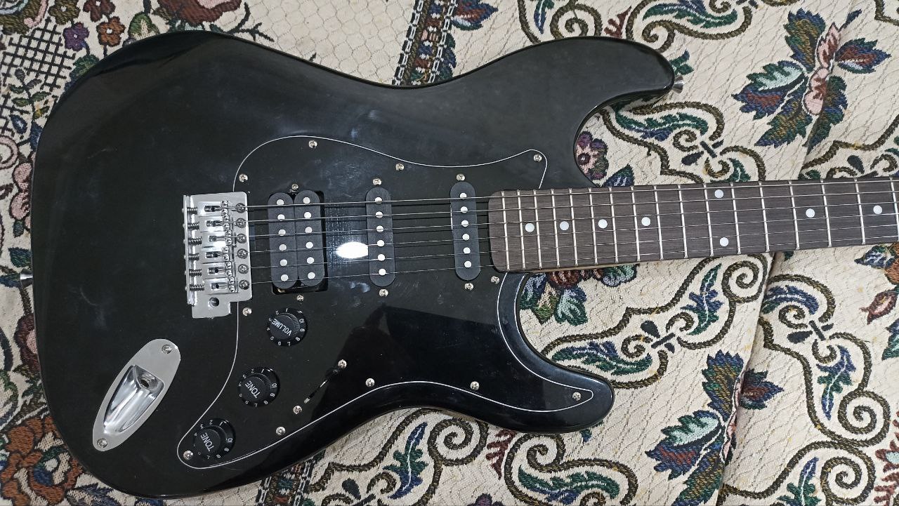 Levinson LS-300 — одна из самых дешёвых электрогитар - 2