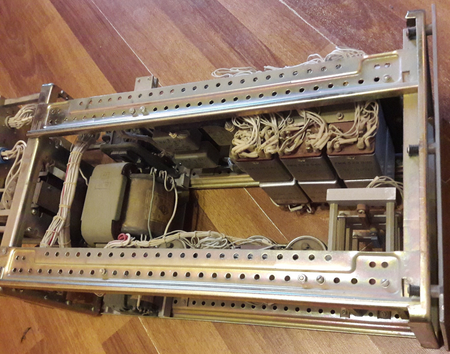 Растровый электронный микроскоп МРЭМ-100. Невымерший советский мамонт. Часть 1. Спячка - 7