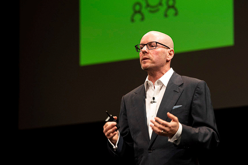 Эван Голдберг, основатель одной из первых облачных компаний Netsuite (в 2016 её купил Oracle) рассказывал: На одной вечеринке я сказал Джобсу: “Представляешь, скоро всё будет в облаке. Даже бухгалтерию там можно будет вести”, а Джобс ответил: “Эм… Круто конечно, но зачем вести бухгалтерию в облаке?”