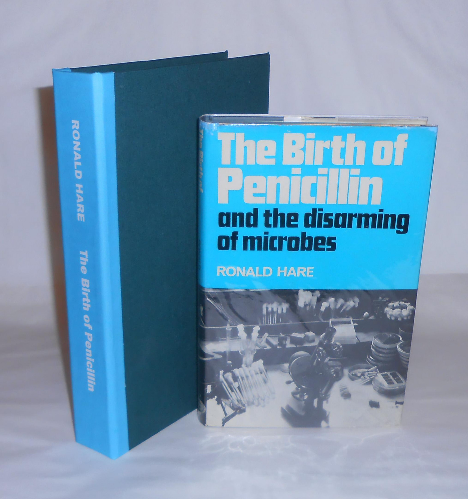  Книга Рональда Хэра 1970 года об открытии пенициллина. Источник: David Bunnett Books