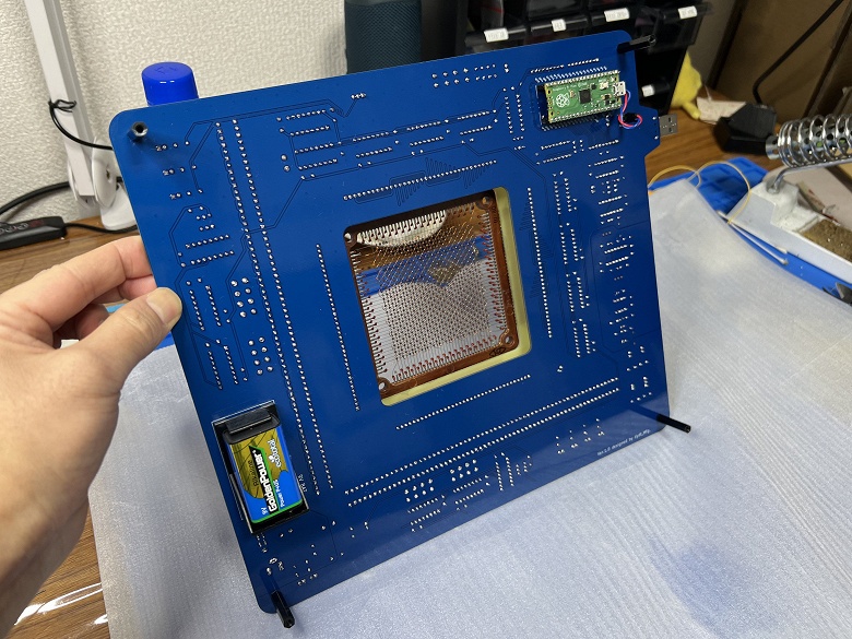 Энтузиаст создал USB-накопитель размером с тарелку, но объёмом лишь 128 байт и стиранием данных во время считывания - 2 Энтузиаст создал USB-накопитель размером с тарелку, но объёмом лишь 128 байт и стиранием данных во время считывания