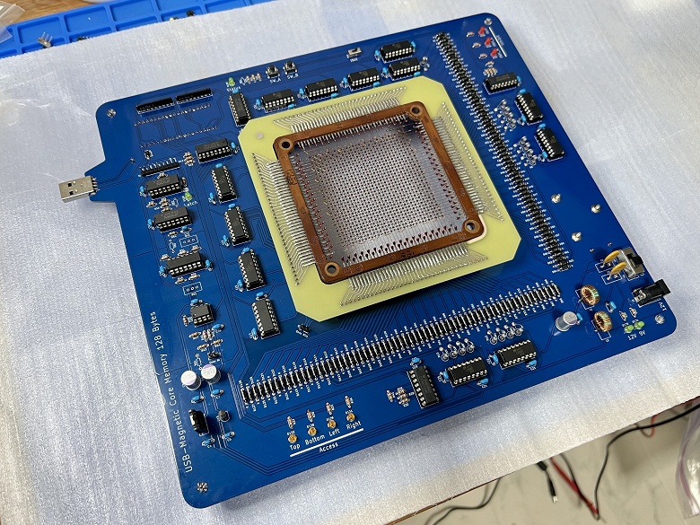 Энтузиаст создал USB-накопитель размером с тарелку, но объёмом лишь 128 байт и стиранием данных во время считывания - 1 Энтузиаст создал USB-накопитель размером с тарелку, но объёмом лишь 128 байт и стиранием данных во время считывания