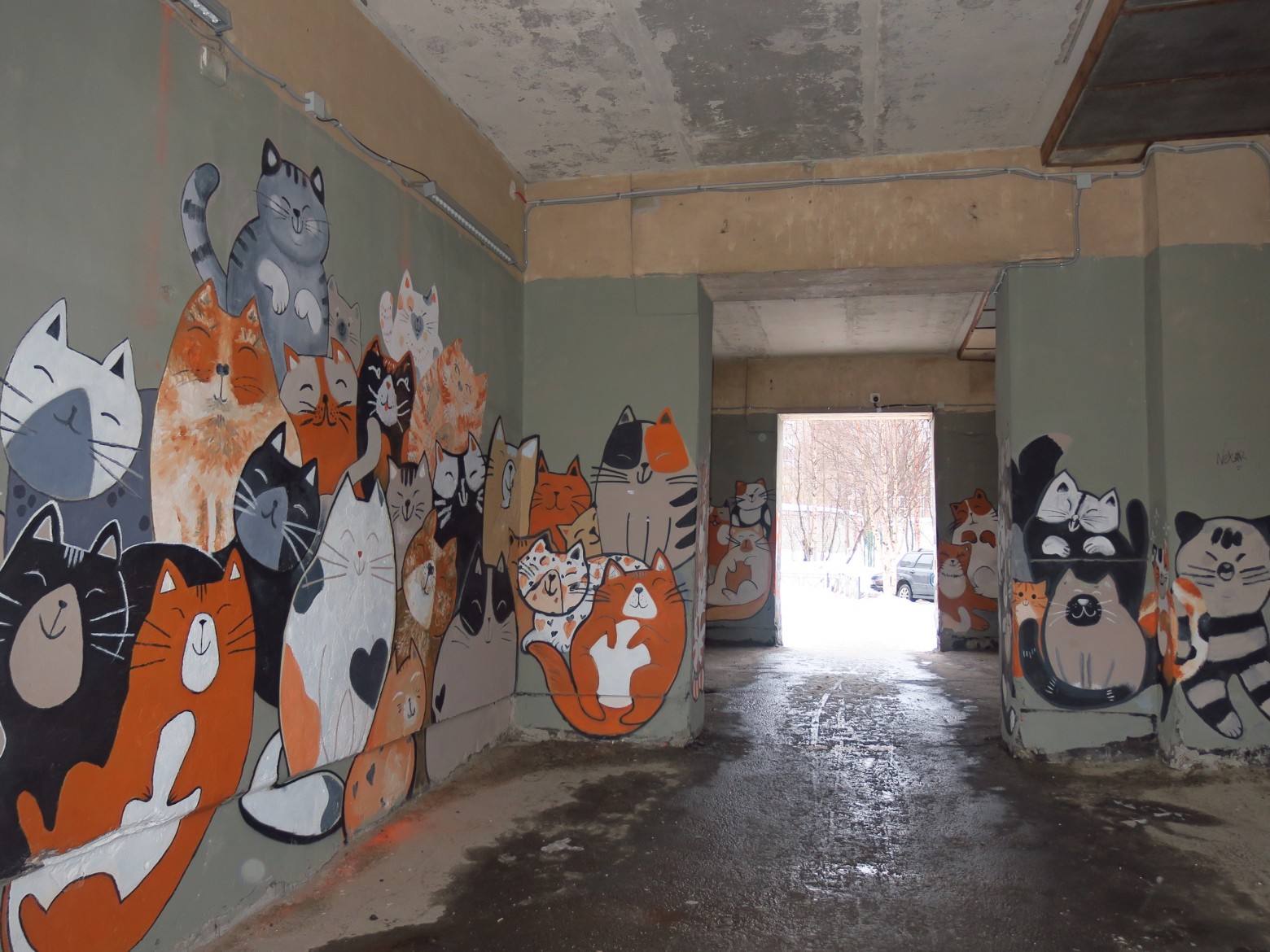 Дарья Нечипоренко, "Котики". Эта арка не под "трислистником", а под более простой поворотной секцией  