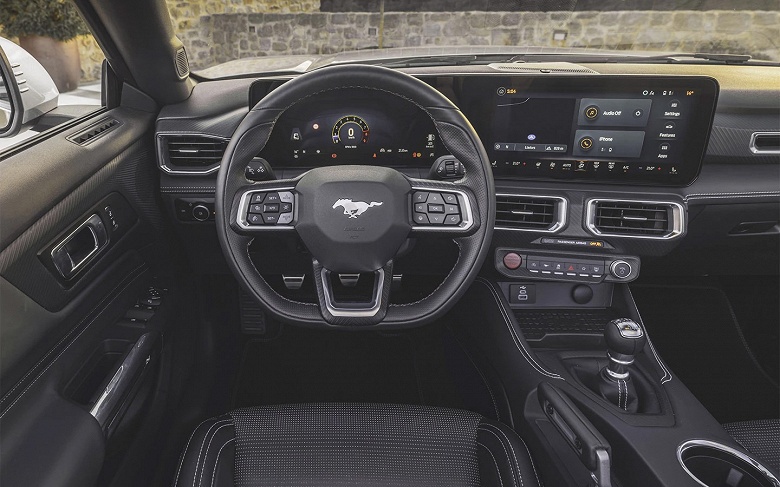 Крупный дилер привез в Россию 500-сильный Ford Mustang