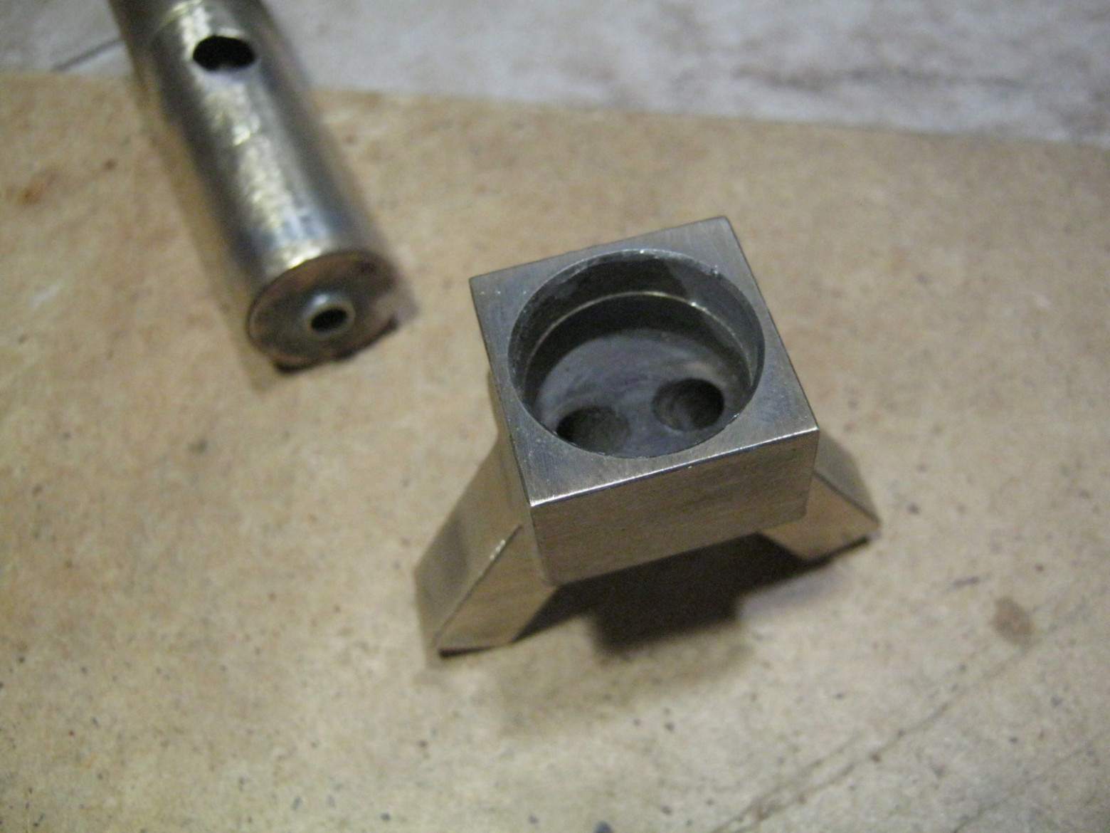 Фото 3.12. Казённая часть малой горелки — для смешивания воздуха с кислородом, а скорее — конструкционная необходимость. Единственная крупная фрезерованная деталь в горелке