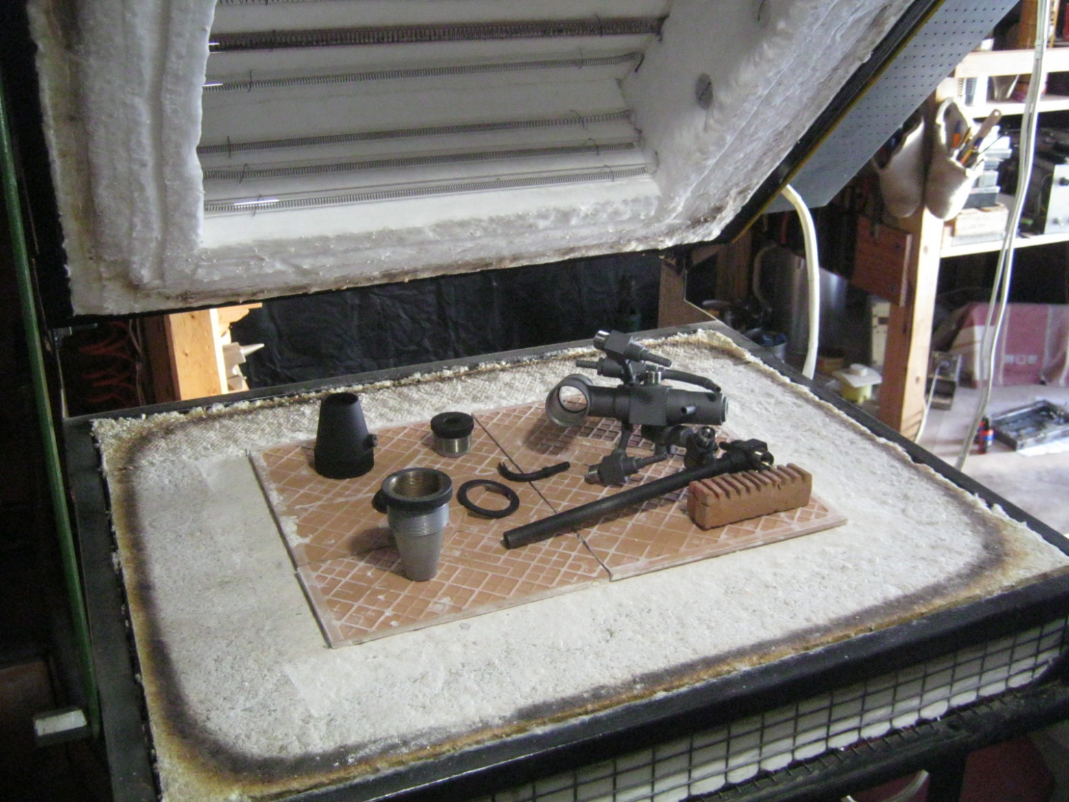 Фото 5.3. Не поленился сделать и рекомендованную термозакалку краски: плавный нагрев до 150 °C, выдержка 30 минут, нагрев со скоростью 3.5 град/мин (!) до рабочей температуры, выдержка 1 час. Решено слишком не злобствовать и принять T рабочую=200 °C