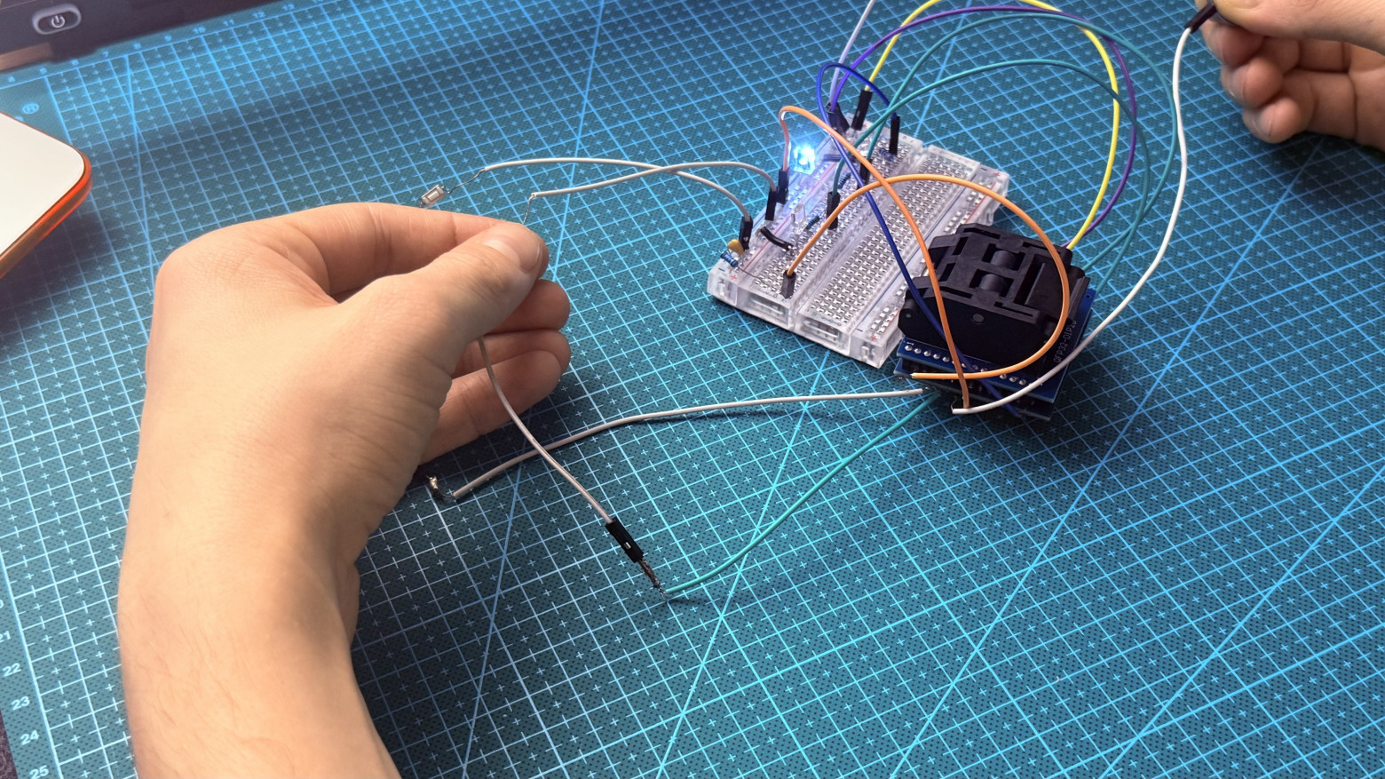 Мой первый DIY-гаджет: Игра на реакцию для двух игроков на ATmega328P (без Arduino) - 5