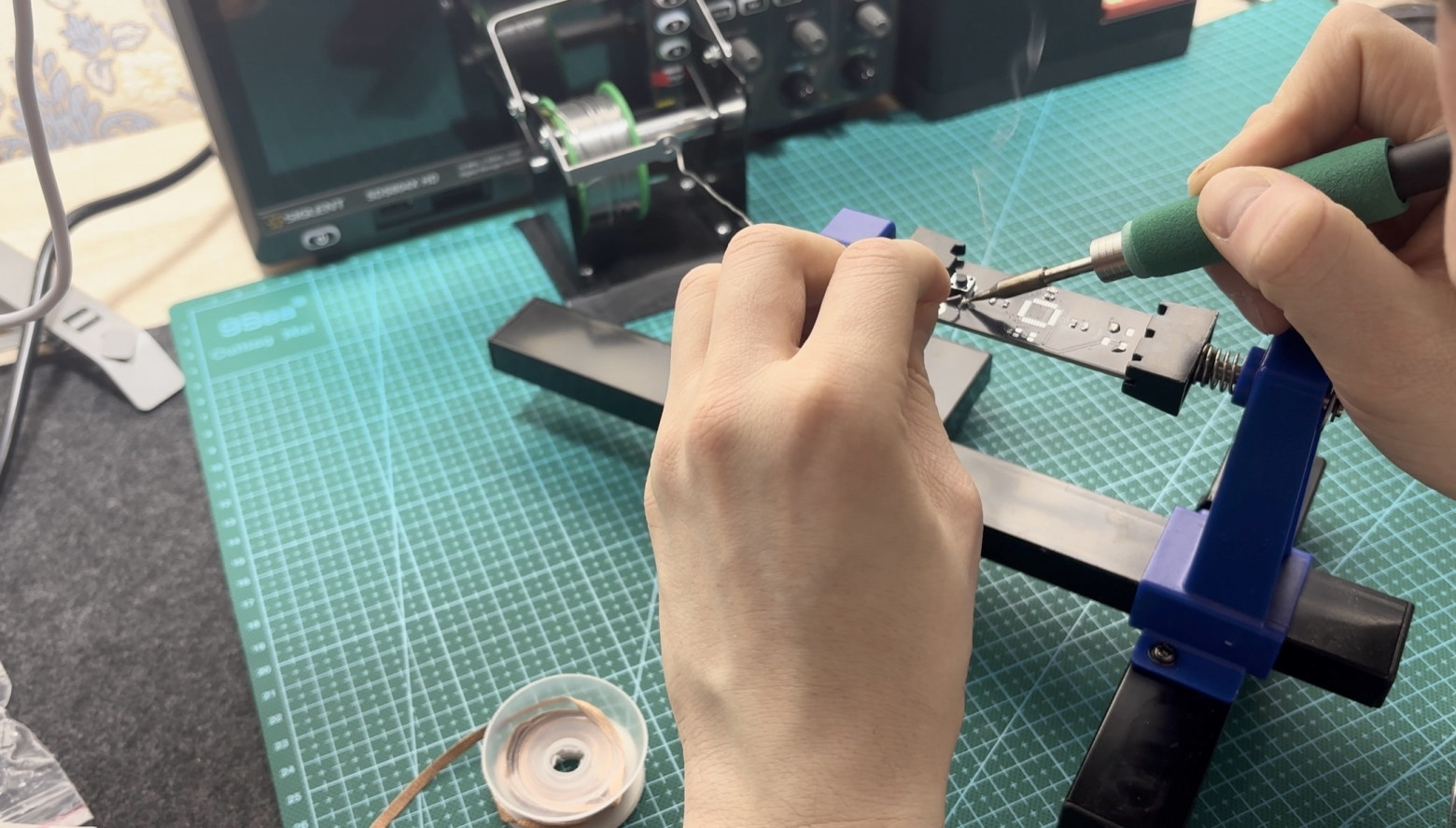 Мой первый DIY-гаджет: Игра на реакцию для двух игроков на ATmega328P (без Arduino) - 7