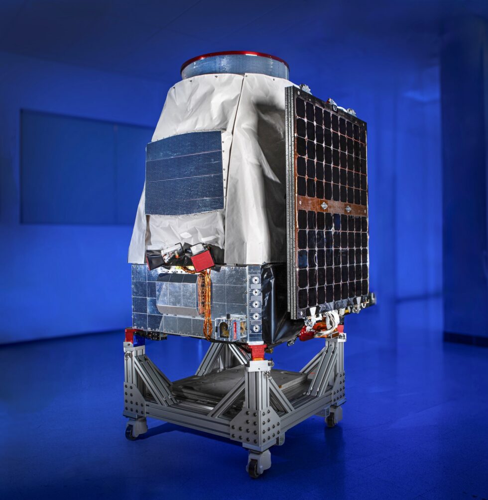 Обсерватория «Пандора», которую можно увидеть здесь в чистой комнате, размером примерно с холодильник