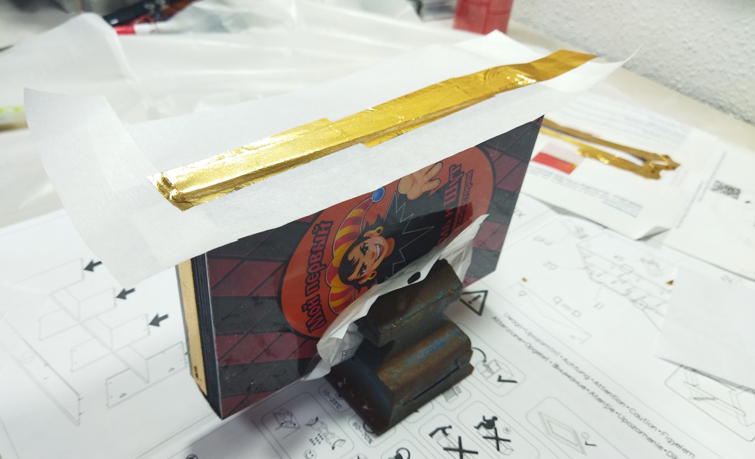 Процесс наклейки