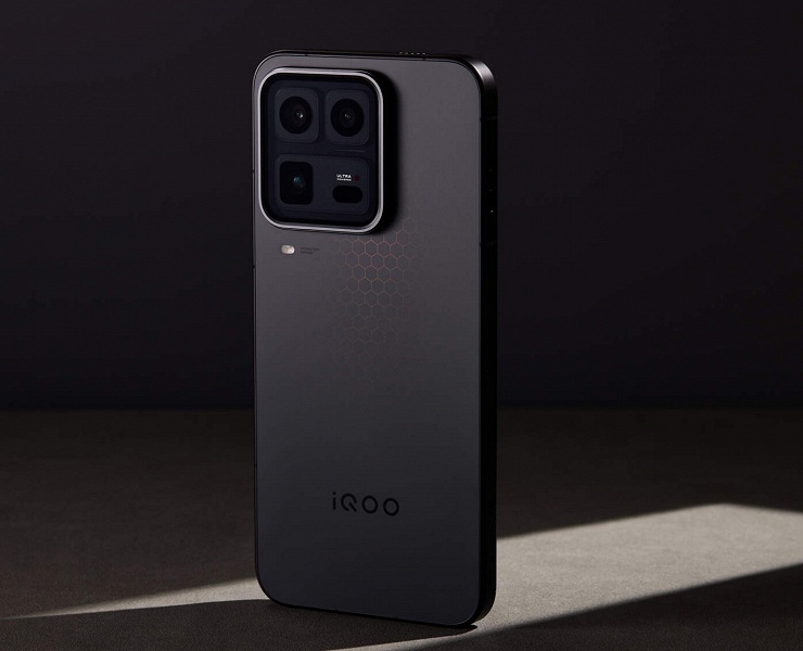 7400 мАч, 100 Вт, экран Samsung 2K, IP69, тройная 50-мегапиксельная камера и Snapdragon 8 Elite Gen 5 &mdash; iQOO 15 Ultra продаётся лучше других Ultra-смартфонов