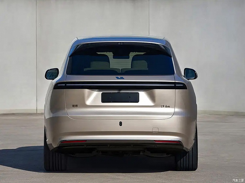 Это новый Li Auto L9, и его расход — всего 6,3 л 100 км. Китайский Минпром опубликовал живые фото Li Auto L9 Livis и раскрыл характеристики - 2 Это новый Li Auto L9, и его расход — всего 6,3 л/100 км. Китайский Минпром опубликовал живые фото Li Auto L9 Livis и раскрыл характеристики